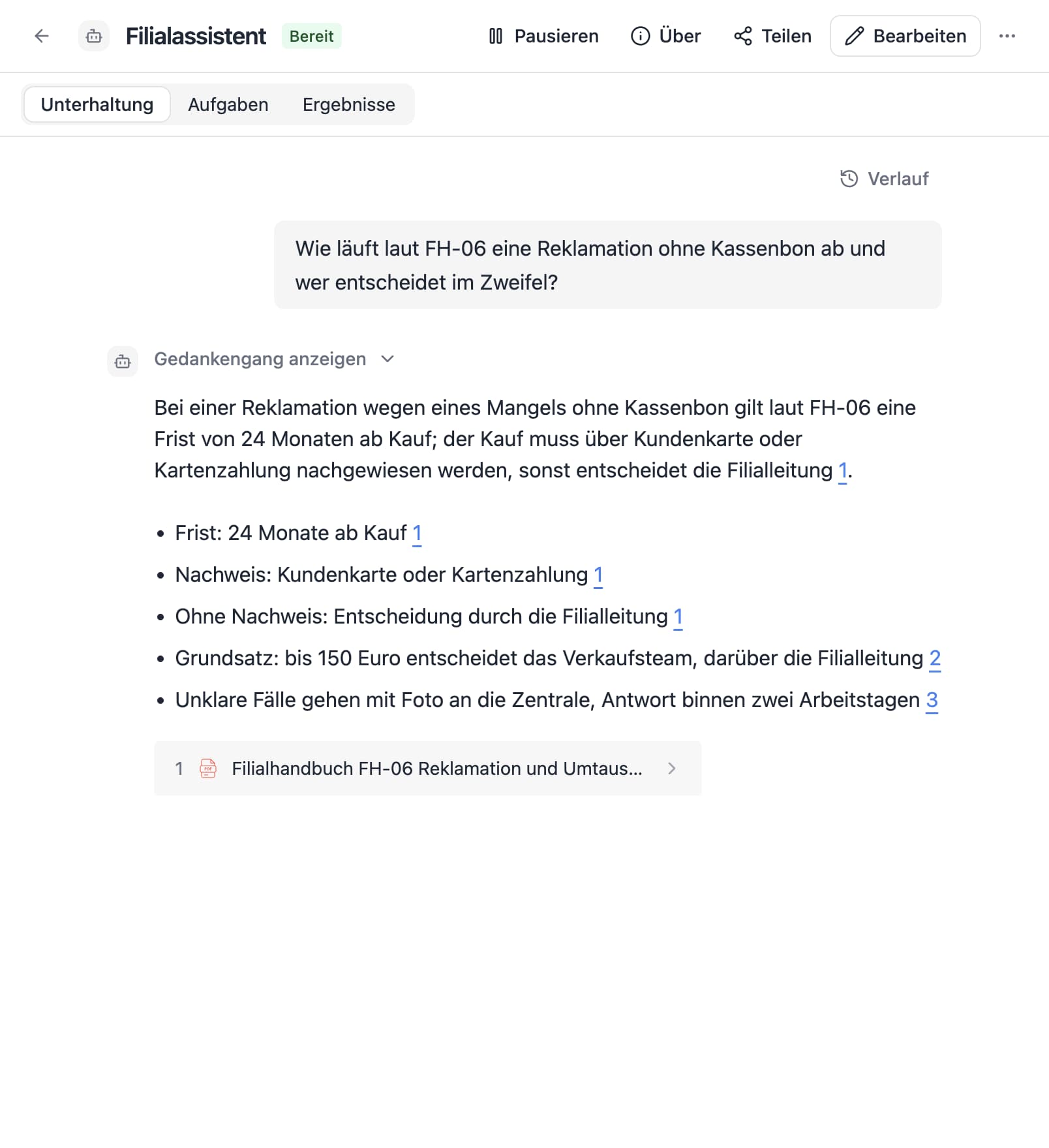 Ein Agent in Thero beantwortet die Frage „Wie läuft laut FH-06 eine Reklamation ohne Kassenbon ab und wer entscheidet im Zweifel?“ aus Beispieldokumenten und nennt die Quellen.