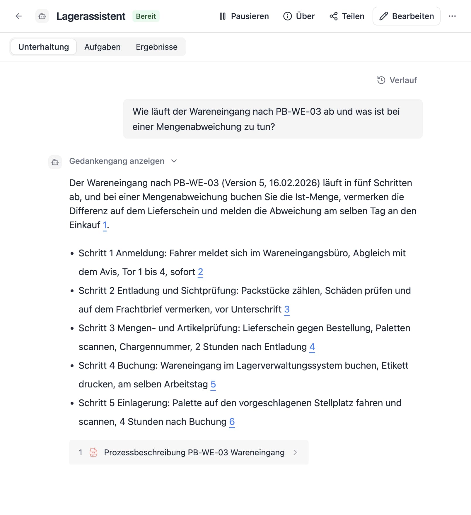 Ein Agent in Thero beantwortet die Frage „Wie läuft der Wareneingang nach PB-WE-03 ab und was ist bei einer Mengenabweichung zu tun?“ aus Beispieldokumenten und nennt die Quellen.