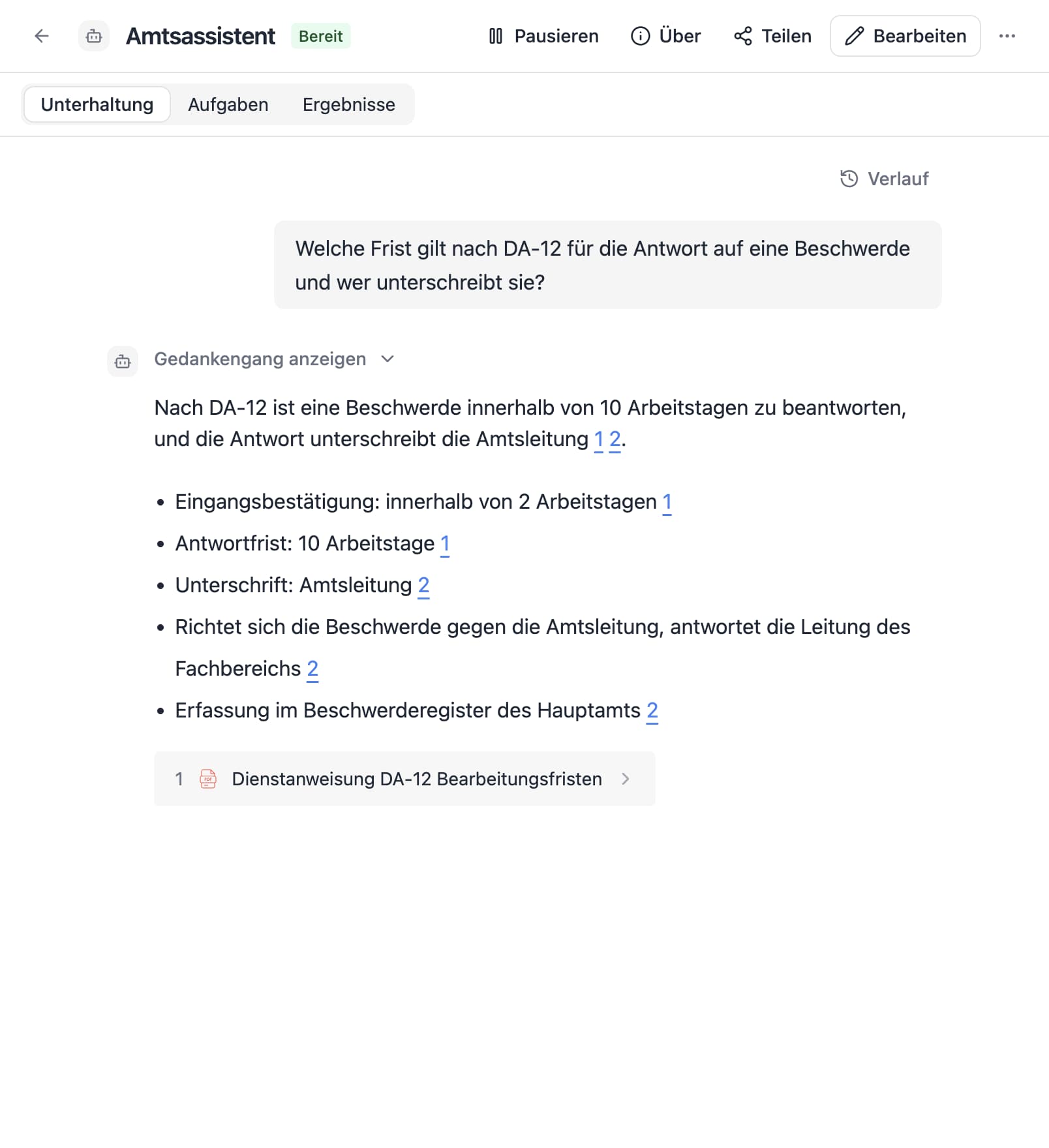 An agent in Thero answers the German question “Welche Frist gilt nach DA-12 für die Antwort auf eine Beschwerde und wer unterschreibt sie?” from sample documents and cites its sources.